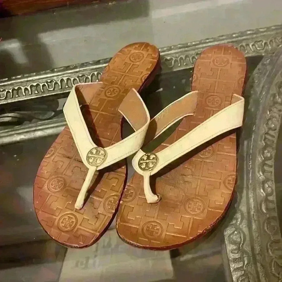 Tory Burch Shoes - Tory Burch beige Tory pebbled sandle size 9M